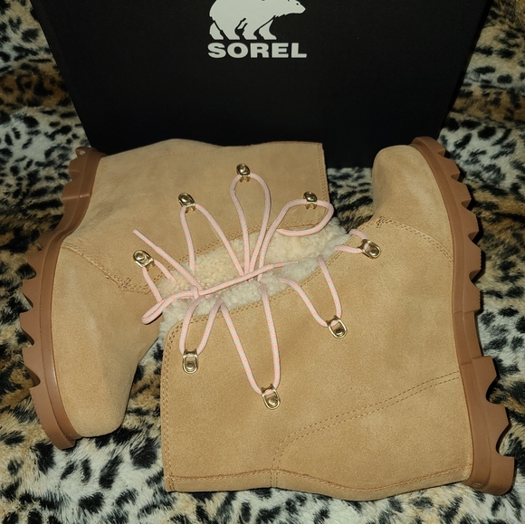 Sorel Boots - Picture 2 of 16